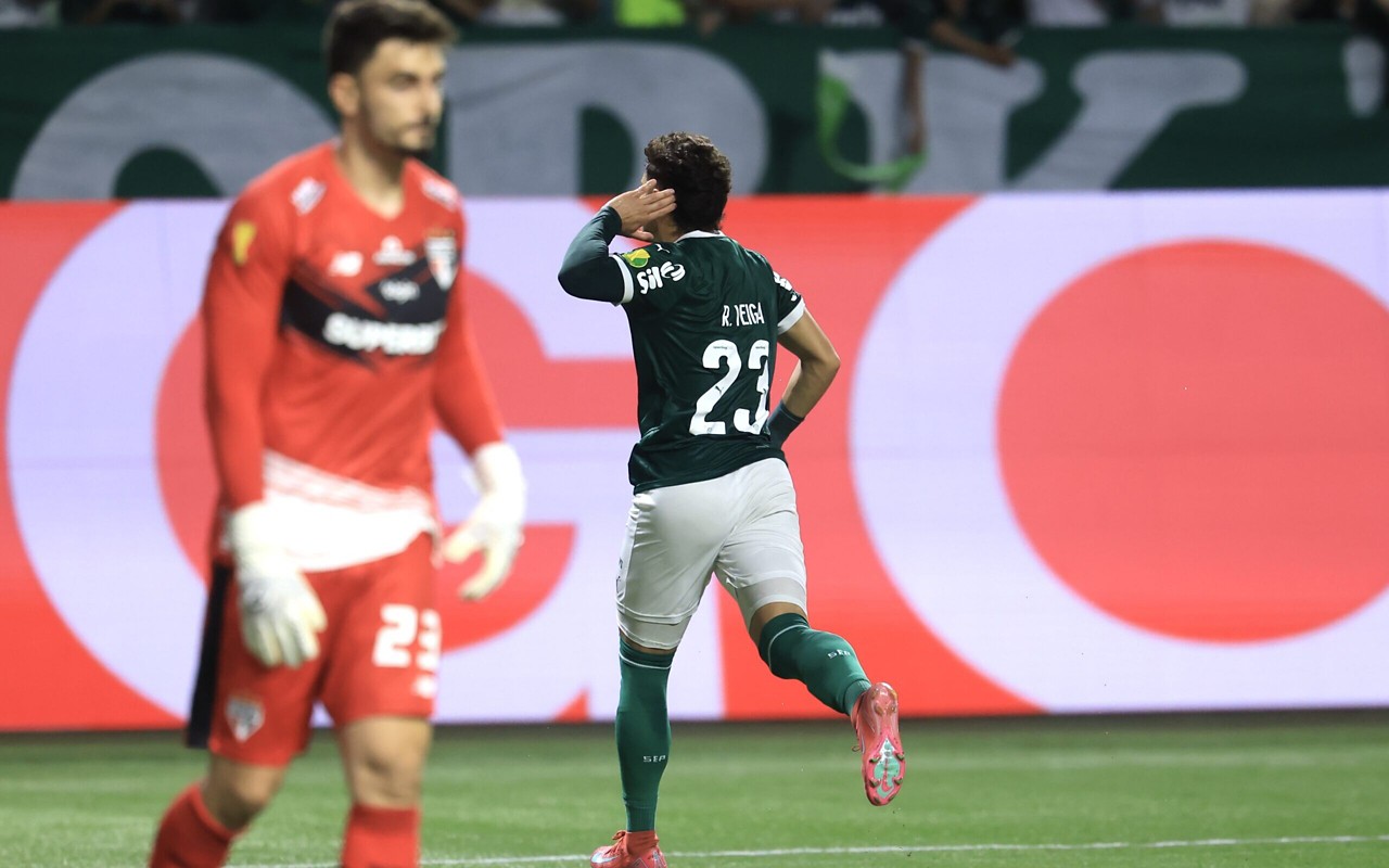 Veiga comemora gol do Palmeiras (Foto: Marcello Zambrana/AGIF)