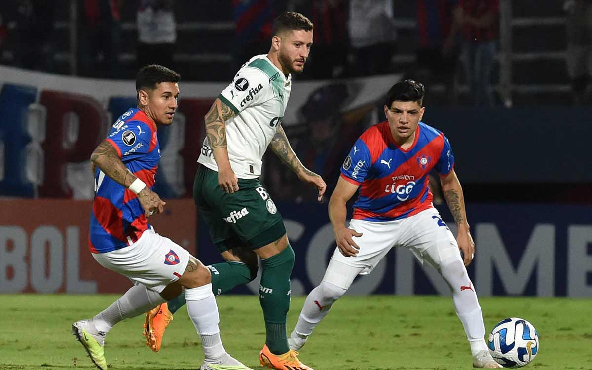 Palmeiras tem ampla vantagem sobre o Cerro Porteño nos confrontos pela Libertadores, com oito vitórias em 14 jogos. (NORBERTO DUARTE / AFP)
