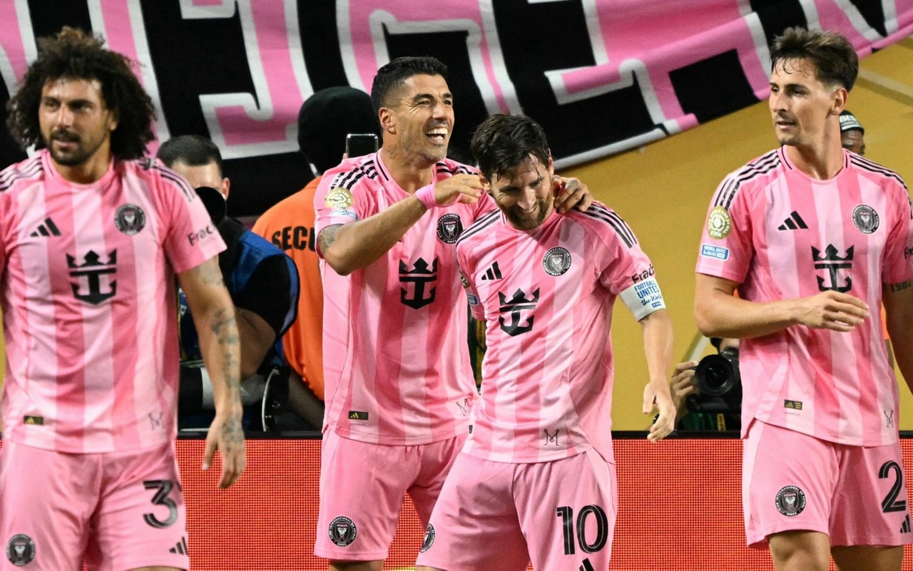 Messi e Suárez, do Inter Miami (Foto: CHANDAN KHANNA / AFP)