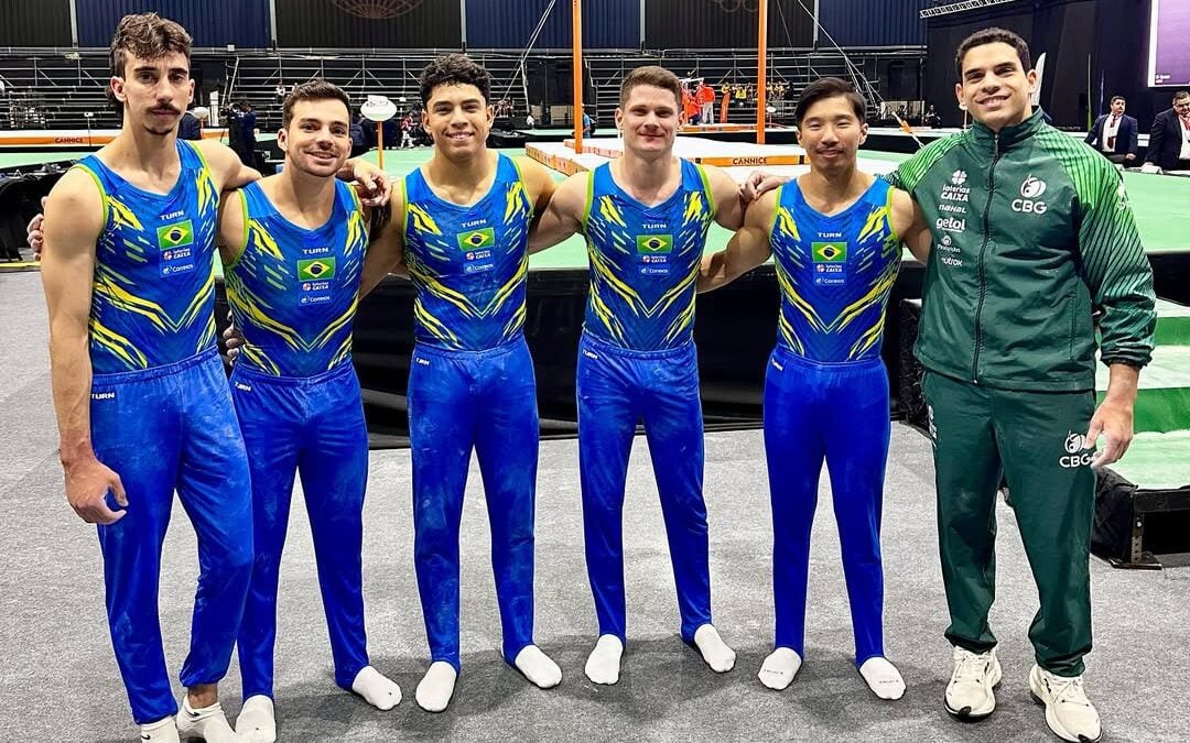 Brasil terminou a final por equipes em quarto lugar (Foto: Divulgação/ CBG)