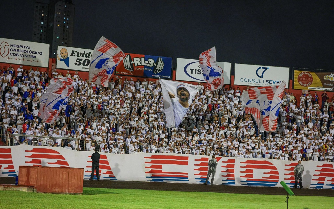Torcida do Paraná Clube em jogo do Paranaense 2025, na Vila Capanema. Foto: Oscar Felipe/Paraná