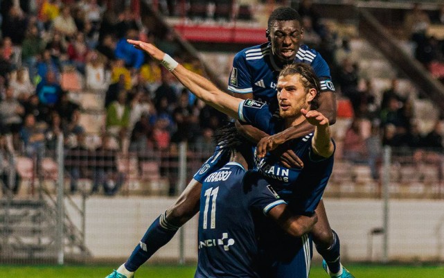 Jogadores do Paris FC comemoram gol do acesso (Foto: Divulgação)