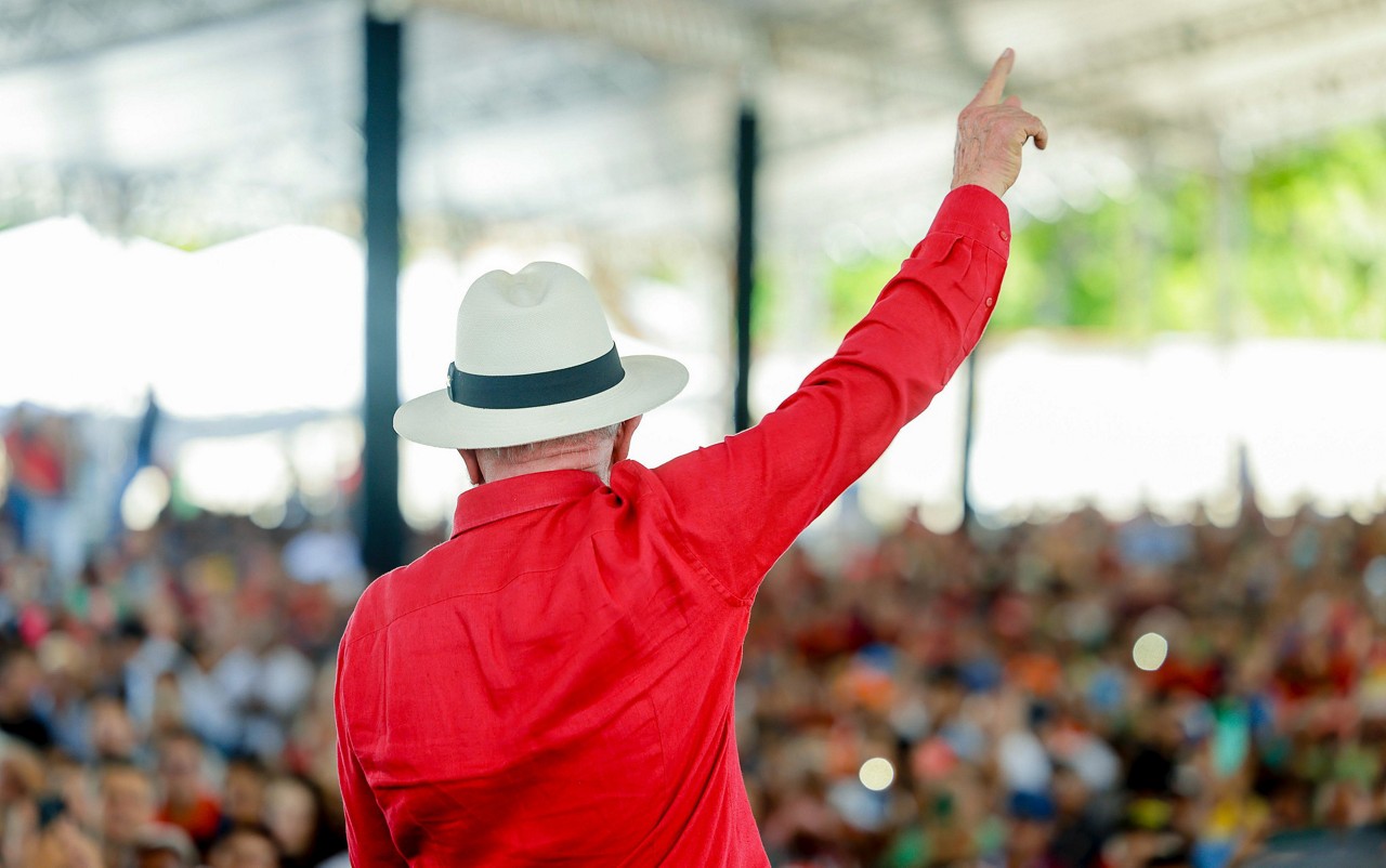 O Lula 3, convenhamos, é outro Lula, incapaz mesmo de atingir as massas com seu 
discurso – que sempre foi populista, é verdade, mas agora está sem sentido