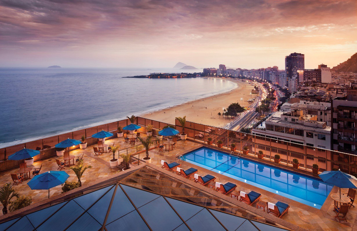 Piscina na cobertura do O JW Marriott Hotel Rio de Janeiro, com uma vista privilegiada de Copacabana