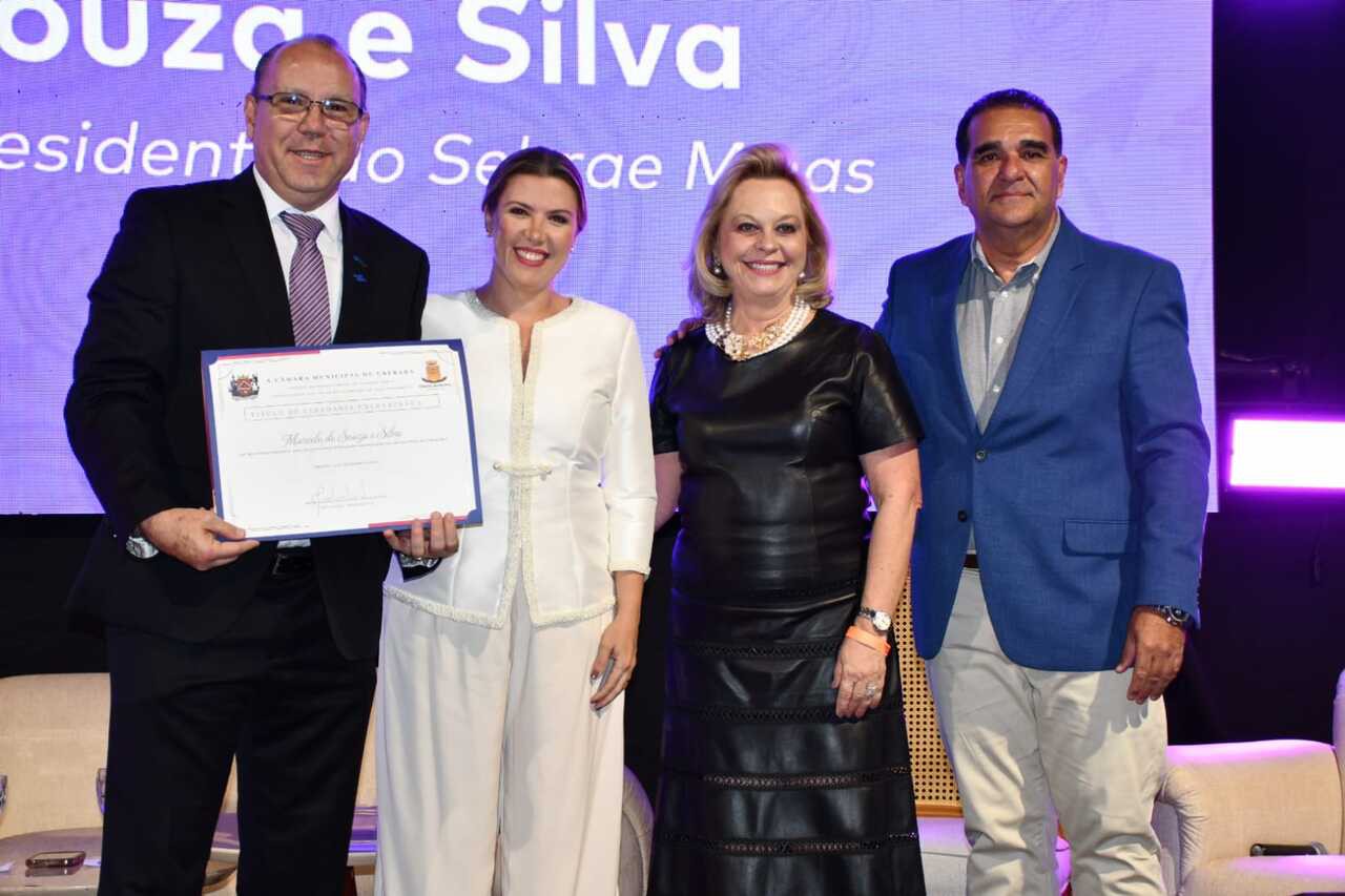  O presidente do Conselho Deliberativo Estadual do Sebrae e da CDL/BH, Marcelo de Souza e Silva; a prefeita de Uberaba Elisa Araújo; a presidente da ACIU, Lídia Maria Prata Ciabotti e o presidente da Câmara Municipal de Uberaba, vereador Ismar Vicente dos Santos "Marão".

