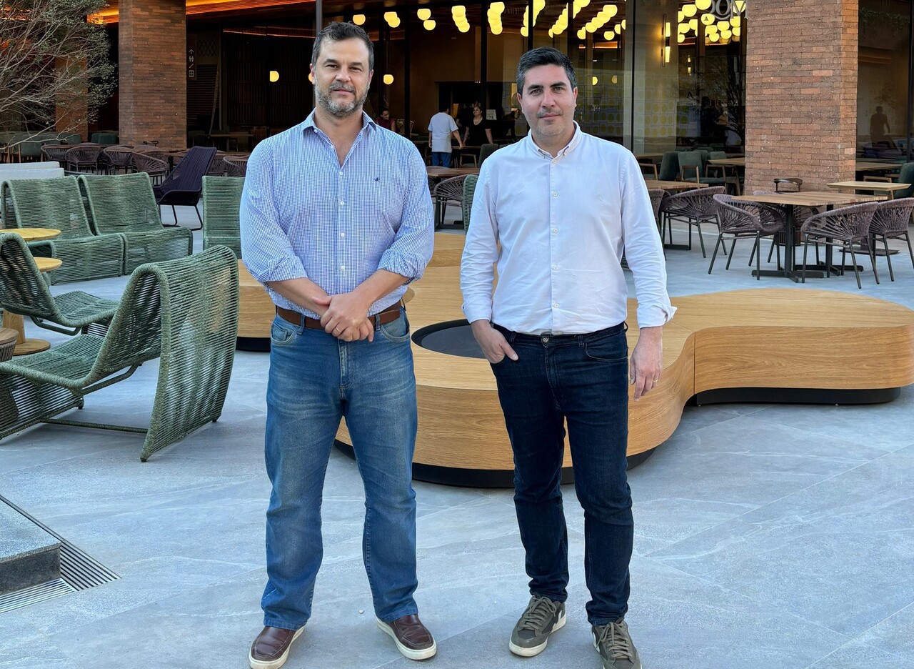 Os "verdes" engenheiros da Eleven Construtora, no Botânico Shopping, Renato Dutra e Alexandre Ribeiro
