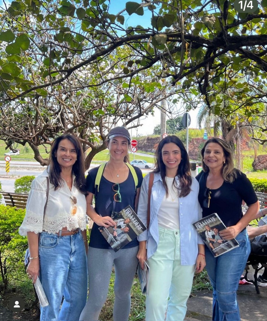 No Belvedere, comemorando a decisão do prefeito, Álvaro Damião, de continuar as obras na região, Cida Miranda; ao lado das bravas lutadoras pela causa, vereadora, Fernanda Pereira Altoé; vereadora, Marcela Trópia e Raquel Lobo 
