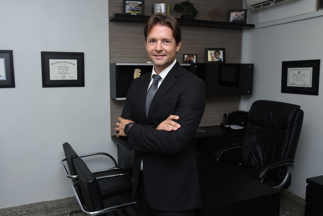 O ortopedista e cirurgião de coluna Daniel Oliveira