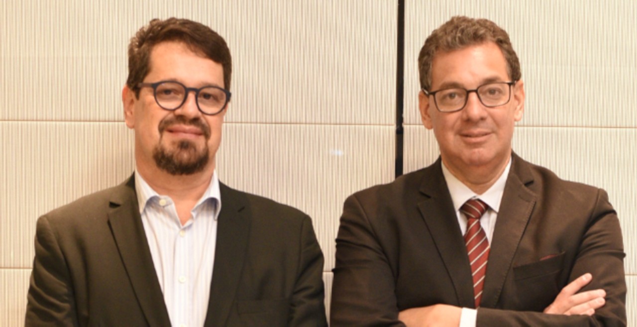 Alexandre Augusto Silva Barcelos, CFO da ArcelorMittal e presidente do Conselho de Administração do Instituto Brasileiro de Executivos de Finanças de Minas Gerais – IBEF/MG e Júlio Damião, diretor Institucional da Luza Group, reconduzido à presidência do mesmo IBEF/MG.
