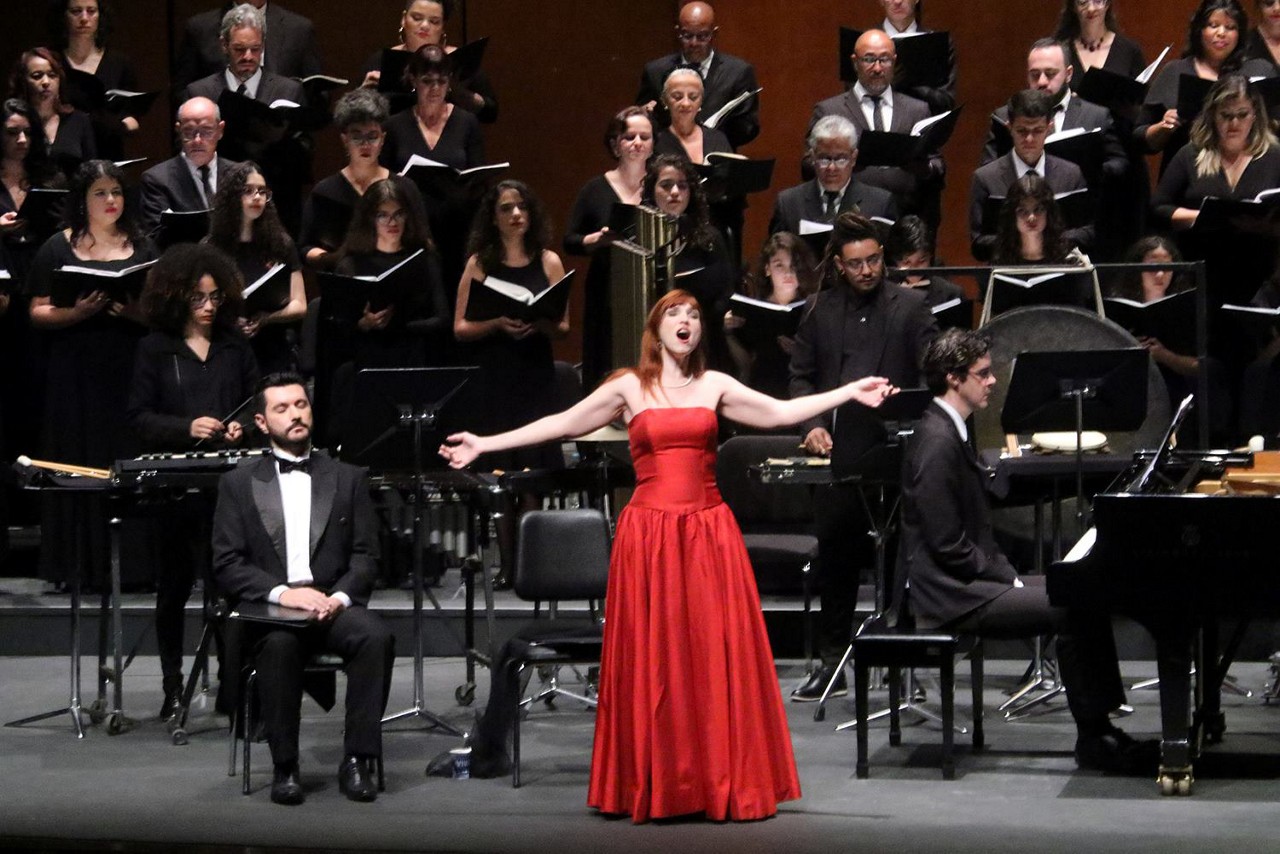 A soprano Melina Peixoto, colocando mais magia em "Carmina Burana"