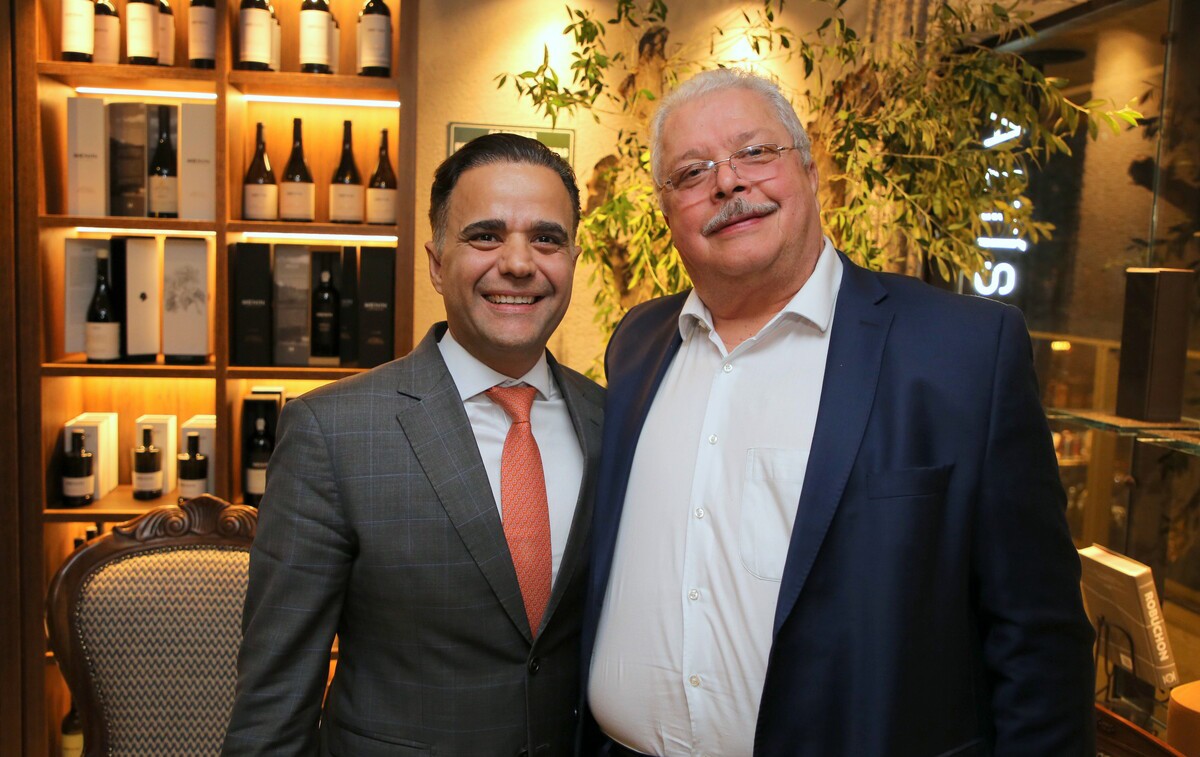 O presidente da Caixa de Assistência dos Advogados de MG, Gustavo Chalfun, e o advogado Dalmar Pimenta, em noite de confraria no Espaço Altíssimo.

