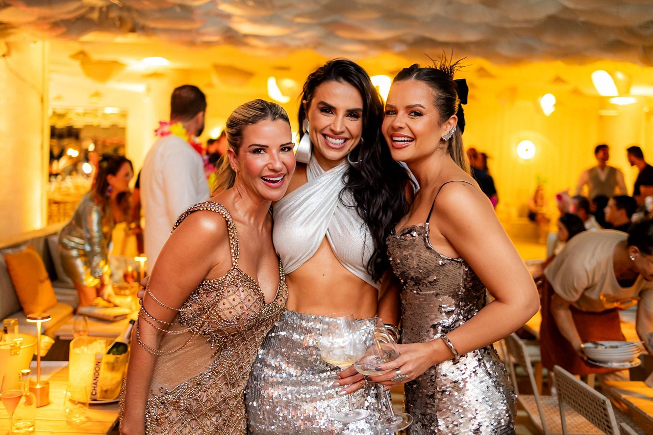 No baile de carnaval do Mitra Club, Claudia Verçoza, Letícia Puppin e Isabela Fernandes