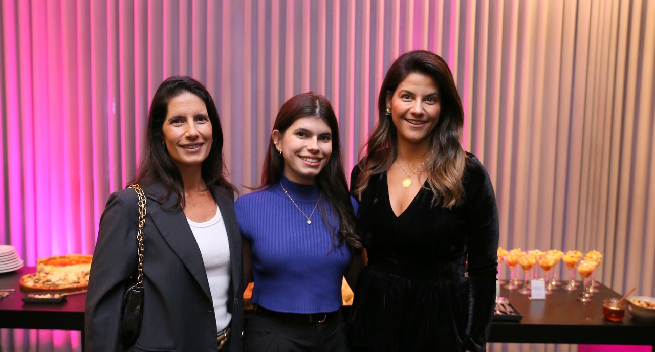 Tudo divino e maravilhoso com Fabiana e Sophia Fagundes Bricio, mais Roberta Fagundes Galizzi