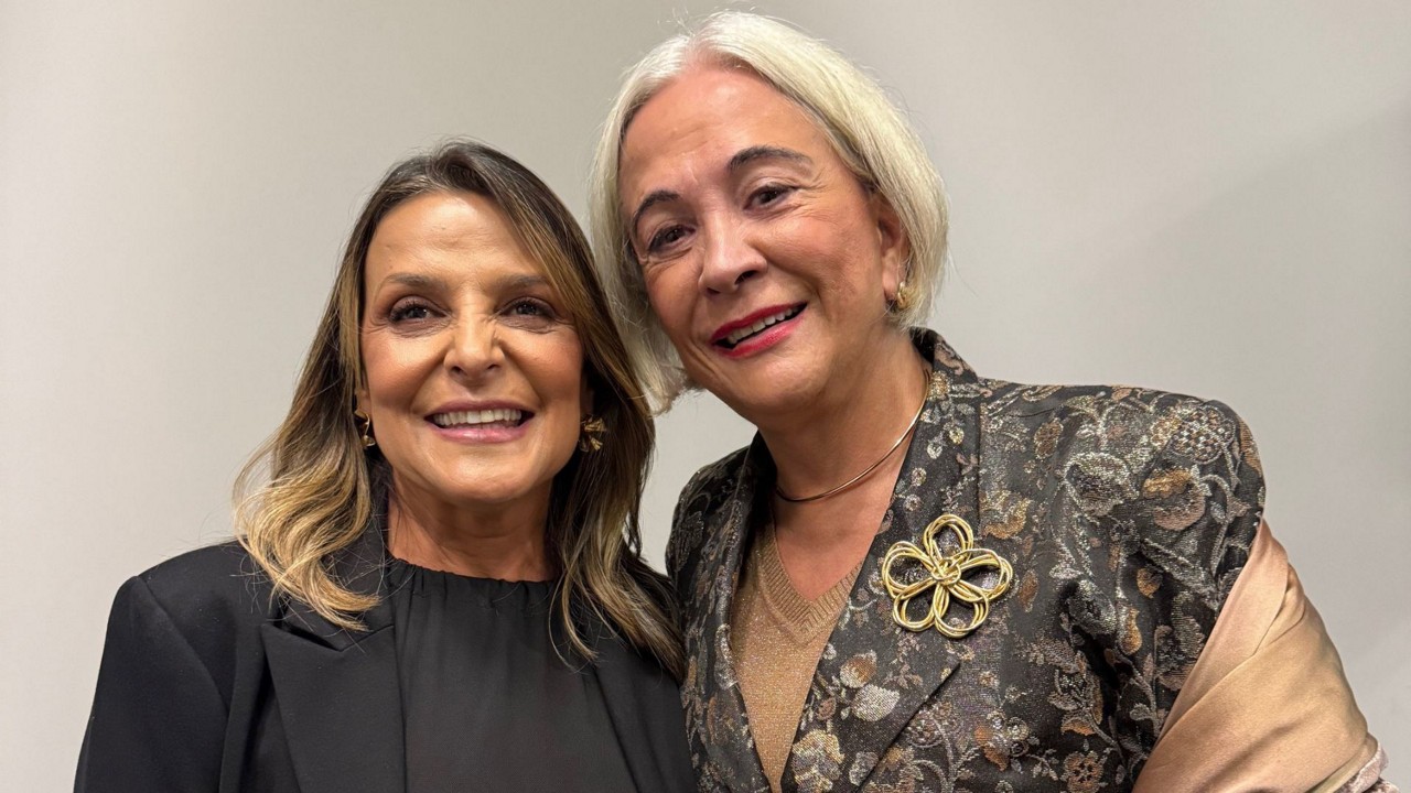 Em recente encontro de lideranças, a anfitriã Raquel Lobo e a palestrante Maria Elvira, nossa amiga e a maior viajante de Minas, aqui e no mundo