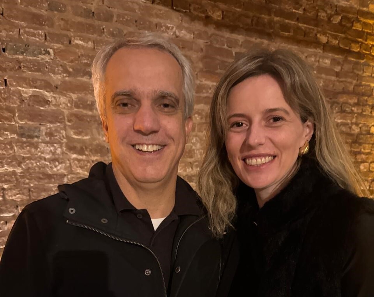 O comandante em chefe do “28º Festival Cultura e Gastronomia de Tiradentes”, Rodrigo Ferraz, ao lado da sempre bela e elegante, Maitê Leite de Andrade