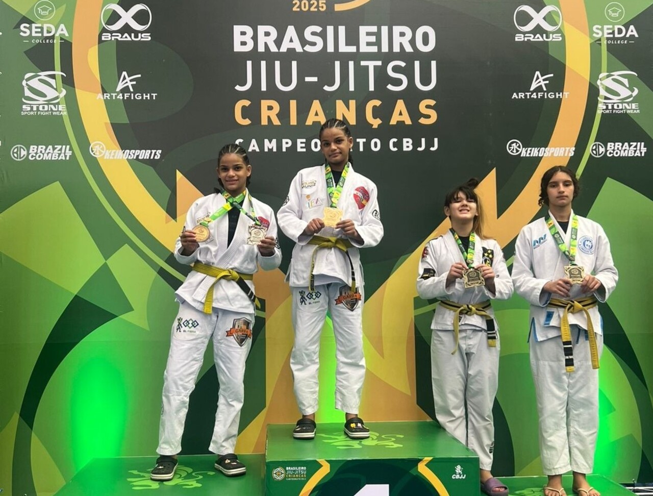 As gêmeas, Mariana e Marina, fazendo bonito no pódio do Campeonato Brasileiro, na paisagem nacional e internacional do Jiu-Jitsu


