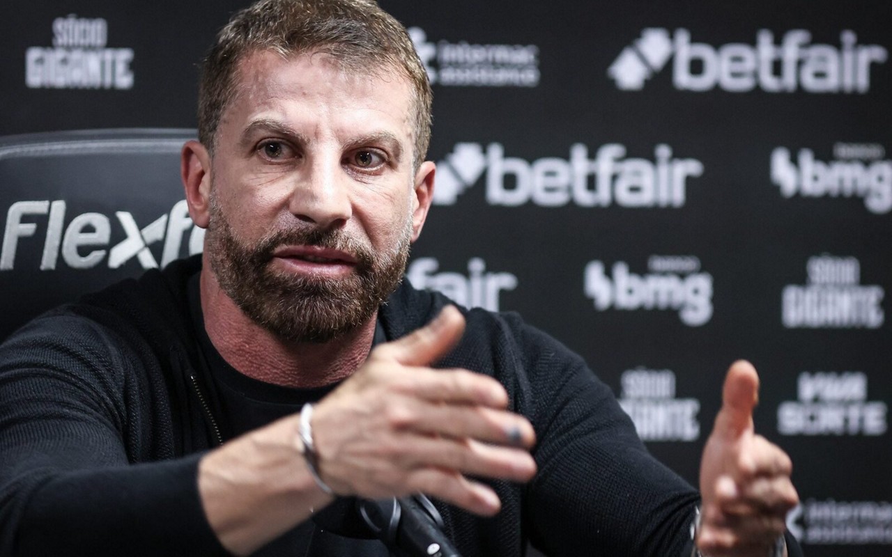 Pedrinho está à frente do futebol do Vasco até 2026 (Foto: Dikran Sahagian/Vasco)
