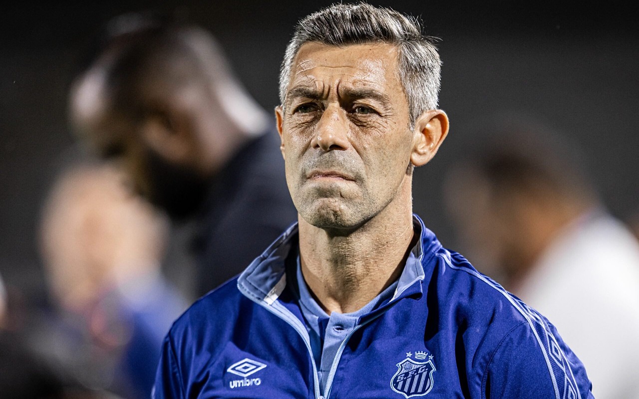 Pedro Caixinha comanda o Santos em duelo entre Santos e Ponte Preta, que terminou empatado sem gols. (Foto: Festival Raul Baretta/ Santos FC)