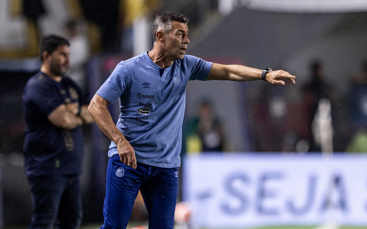 Pedro Caixinha fala em processo de crescimento (Foto: Raul Baretta/ Santos FC)