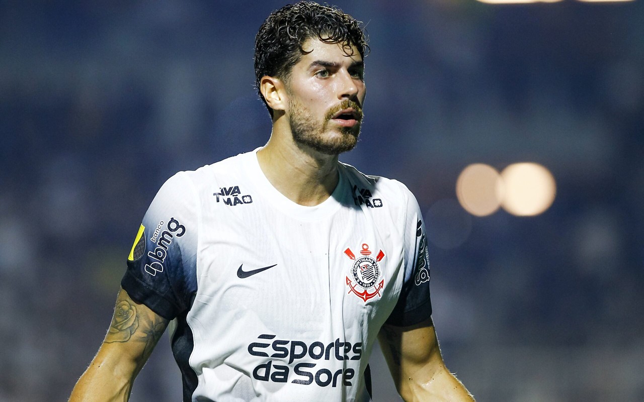 Corinthians corre para definir futuro do atacante (Foto: Marco Miatelo/AGIF)