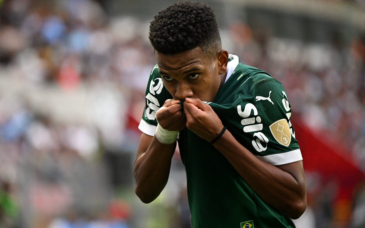 Estêvão começa a se despedir do Palmeiras (Foto: Ernesto Benavides/AFP)