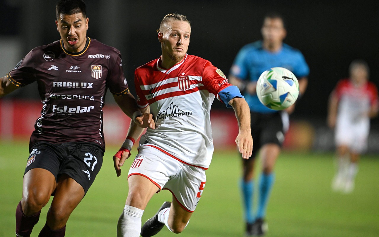 Norman Rodriguez e Santiago Ascacibar em Carabobo x Estudiantes. (foto: Federico PARRA / AFP)