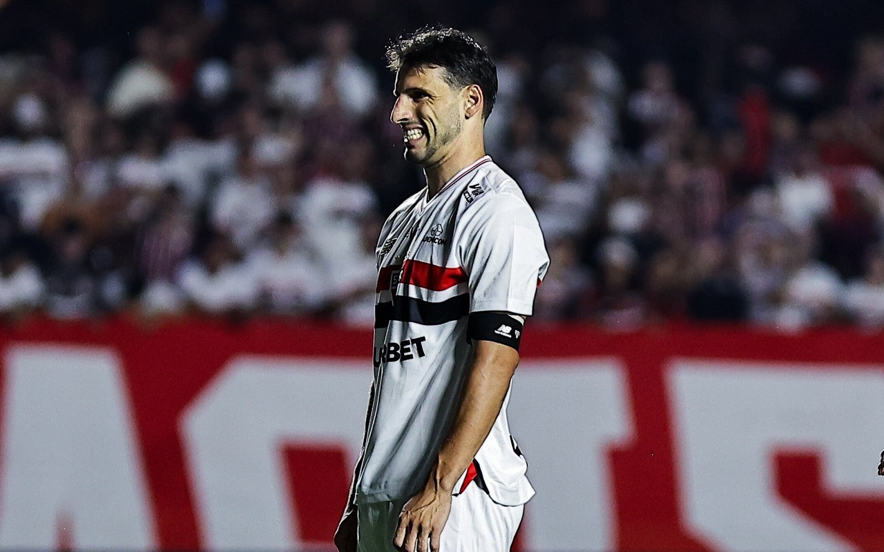 Calleri perdeu pênalti em São Paulo x Sport (Foto: Fabio Giannelli/AGIF)