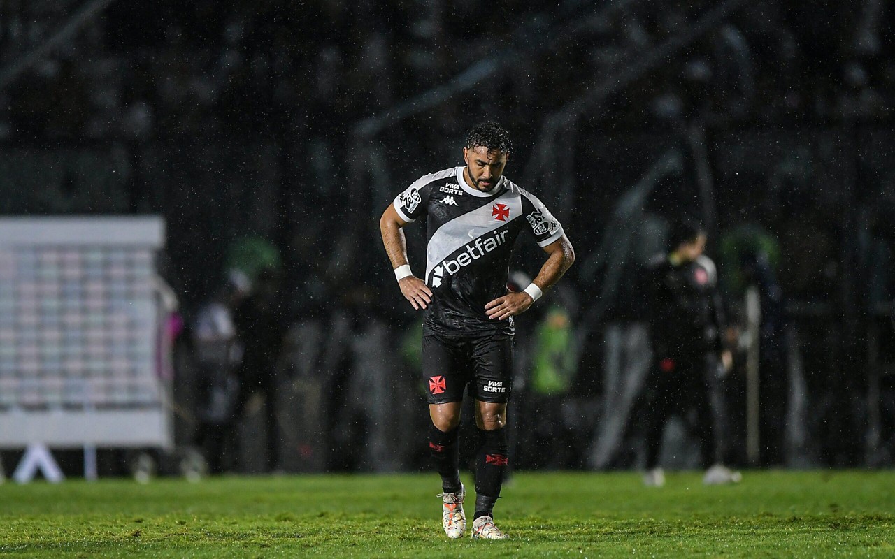 Payet em ação pelo Vasco em 2025 (Foto: Thiago Ribeiro/AGIF)