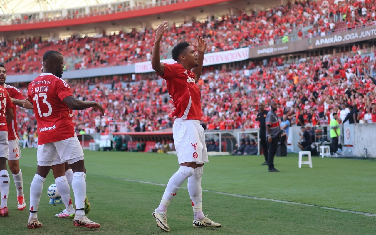 Inter quer a permanência de Victor Gabriel (Foto: Maxi Franzoi/AGIF)