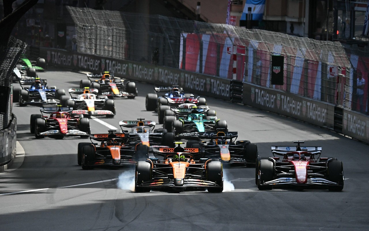 Largada do GP de Mônaco, em Monte Carlo (Foto: Andrej ISAKOVIC / AFP)