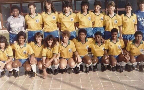 Frame do documentário 'As Pioneiras', que destaca a primeira seleção brasileira feminina. (Foto: Divulgação)
