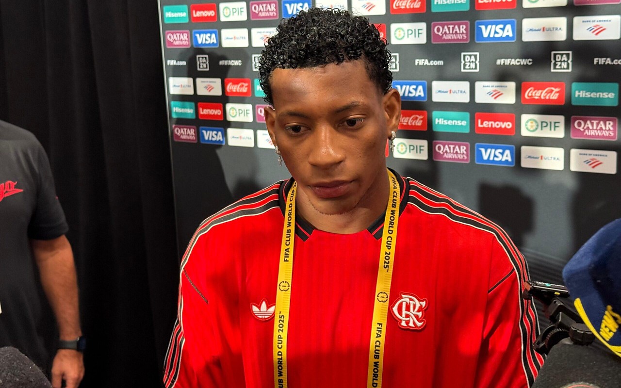 Gonzalo Plata concede entrevista na véspera de Flamengo x Bayern pelo Mundial de Clubes (Foto: Lucas Bayer / Lance!)