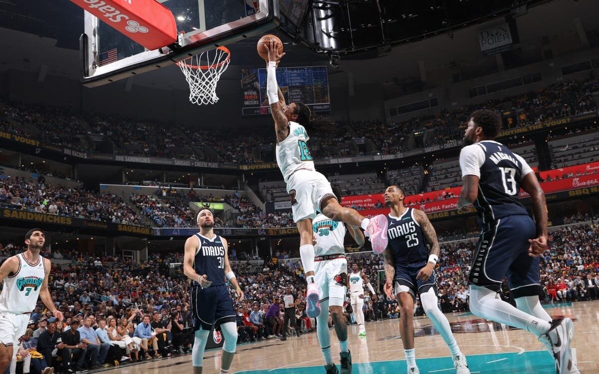 Memphis Grizzlies ficou com a última vaga da Conferência Oeste (Foto: JOE MURPHY / AFP)
