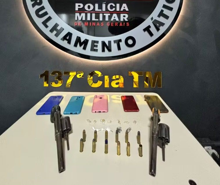PM cumpre mandados de prisão e captura três suspeitos de comercializar drogas em Janaúba