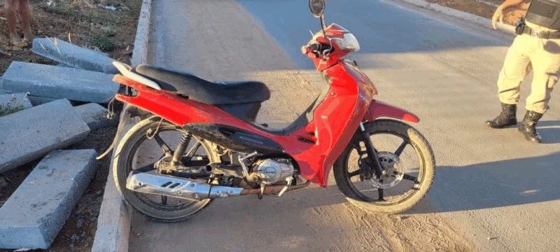 PM encontra motos furtadas após jovens serem flagrados em manobras perigosas em Pirapora