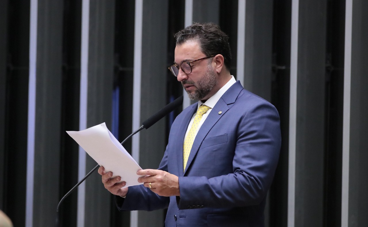 O deputado Átila Lira foi o relator do projeto de corte de gastos aprovado pela Câmara na terça-feira (17)