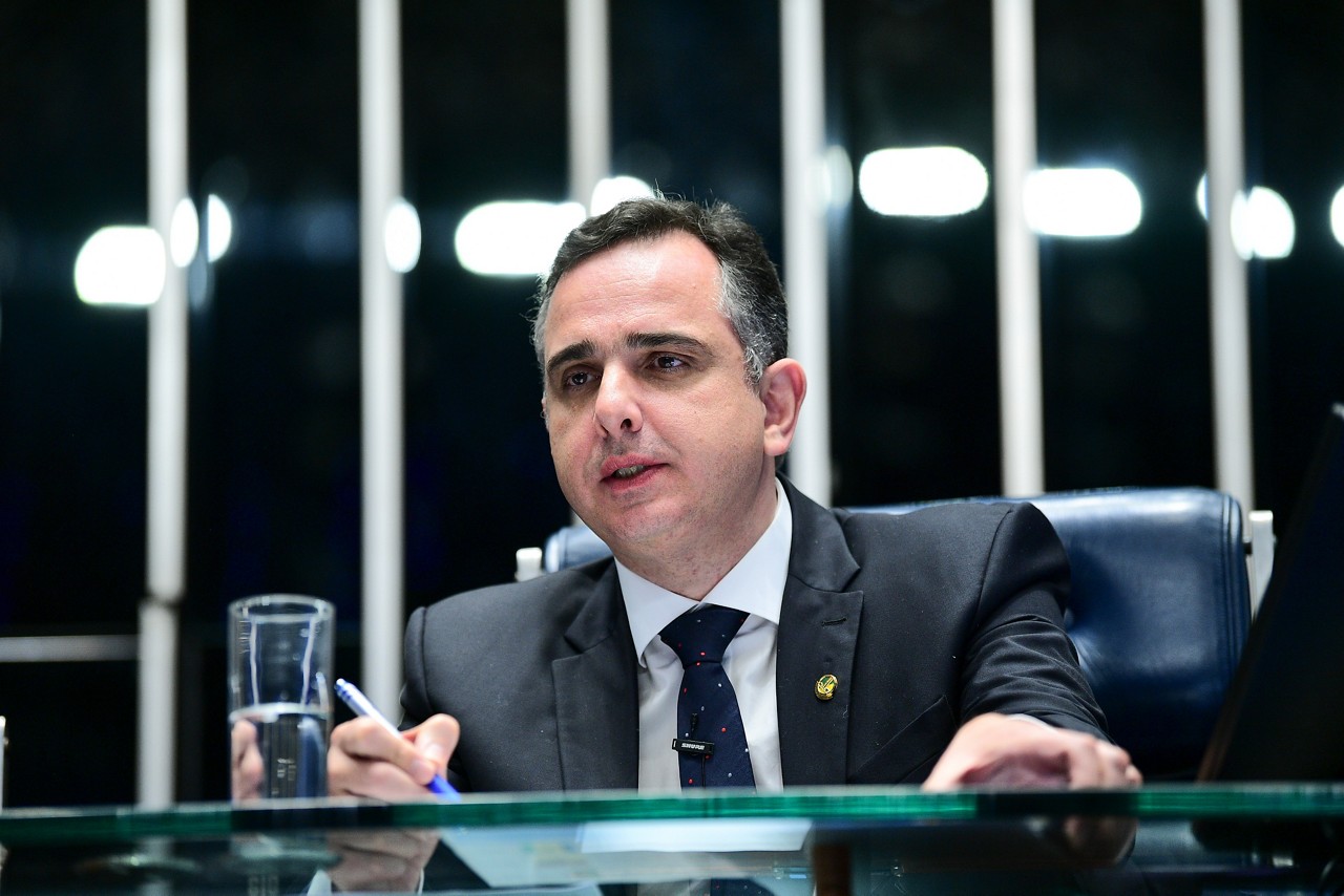 Após reunião com representantes dos Três Poderes, Rodrigo Pacheco disse que emendas pix serão direcionadas a obras inacabadas