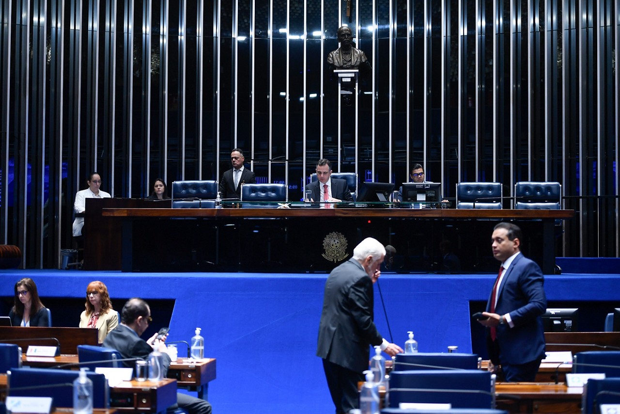 Apesar de críticas e do placar apertado, Senado aprovou a PEC da Anistia aos partidos