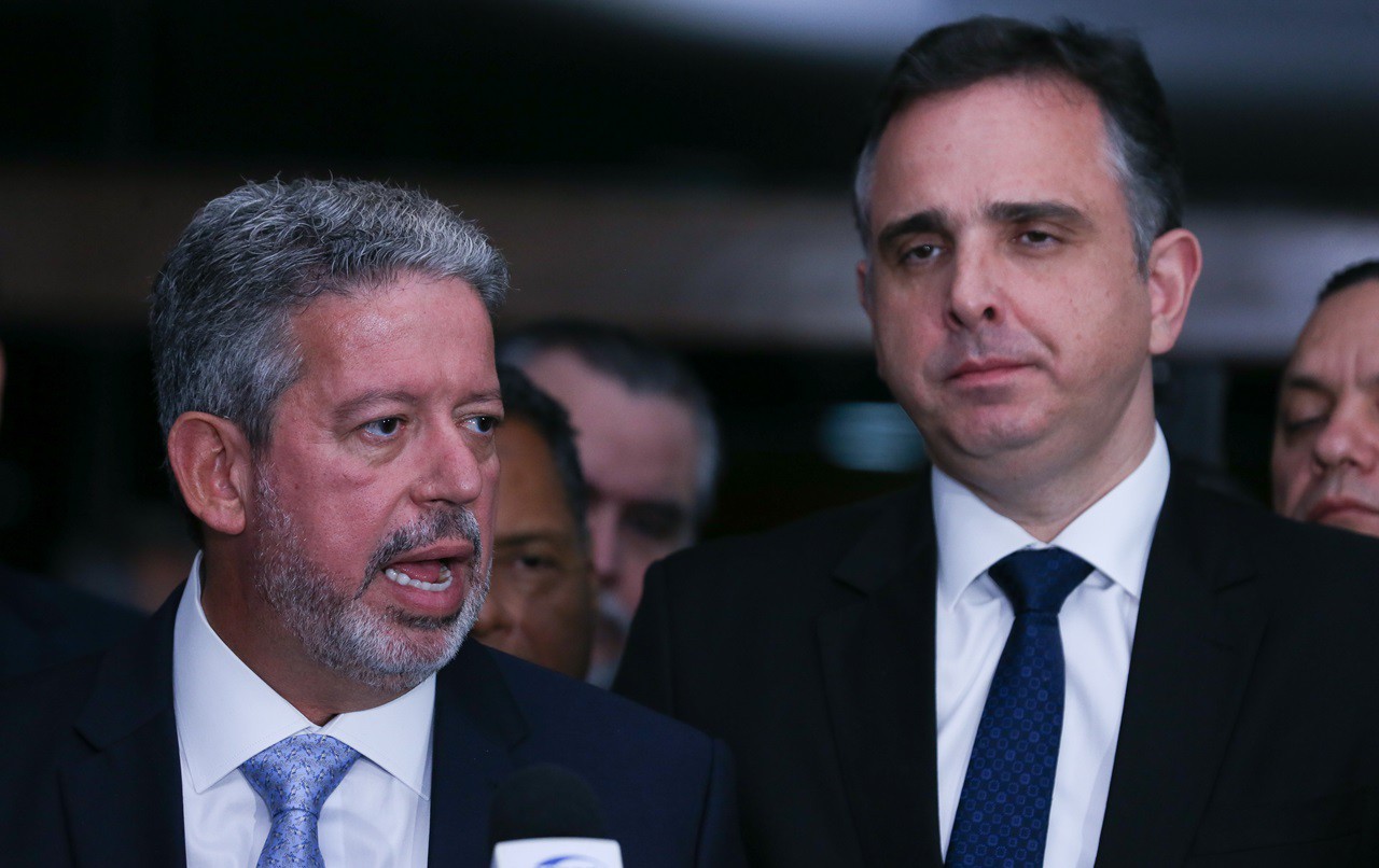 Arthur Lira e Rodrigo Pacheco pediram ao STF a redistribuição de ações sobre 'emendas Pix', que estão nas mãos de Flávio Dino