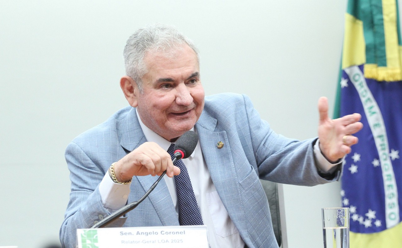 Ângelo Coronel protocolou o relatório do Orçamento de 2025 na madrugada desta quinta-feira, horas antes da votação