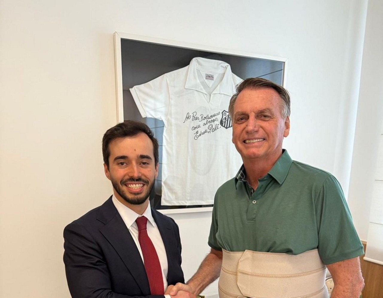 Ex-presidente Jair Bolsonaro recebeu, na segunda-feira (5), Ricardo Pita, assessor do governo de Donald Trump