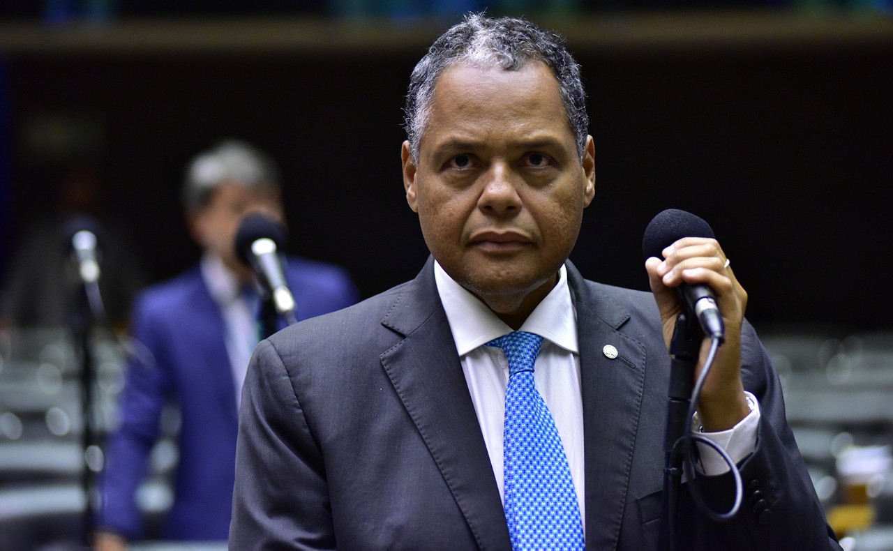Líder do PSD, Antonio Brito desistiu da candidatura e comunicou apoio a Hugo Motta