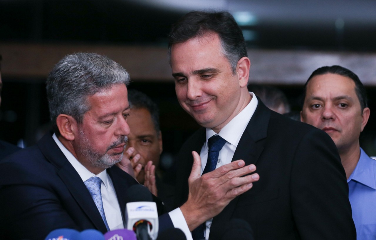 Mandatos de Arthur Lira (PP-AL) e Rodrigo Pacheco (PSD-MG) nas presidências da Câmara e do Senado se encerram neste sábado (1º) com as eleições dos novos presidentes do Legislativo