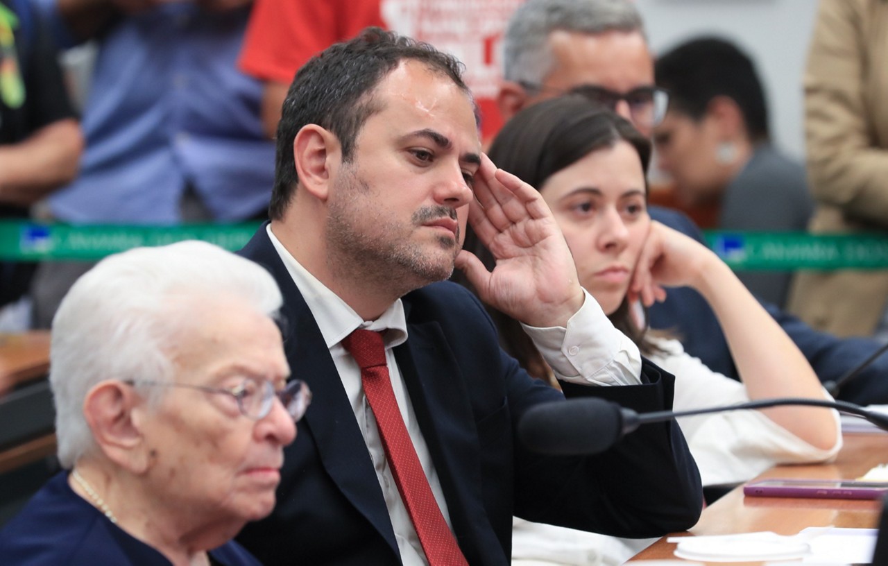 Deputado Glauber Braga (PSOL-RJ) disse que seguirá em greve de fome e não sairá da Câmara até a conclusão do processo; deputada Luiza Erundina (PSOL-SP), aos 90 anos, prometeu acompanhá-lo