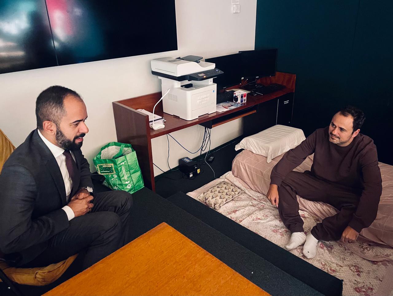 Indicado ao cargo pelo presidente Lula (PT), o defensor público-geral Leonardo Magalhães visitou o deputado Glauber Braga (PSOL-RJ) nesta segunda-feira (14) 