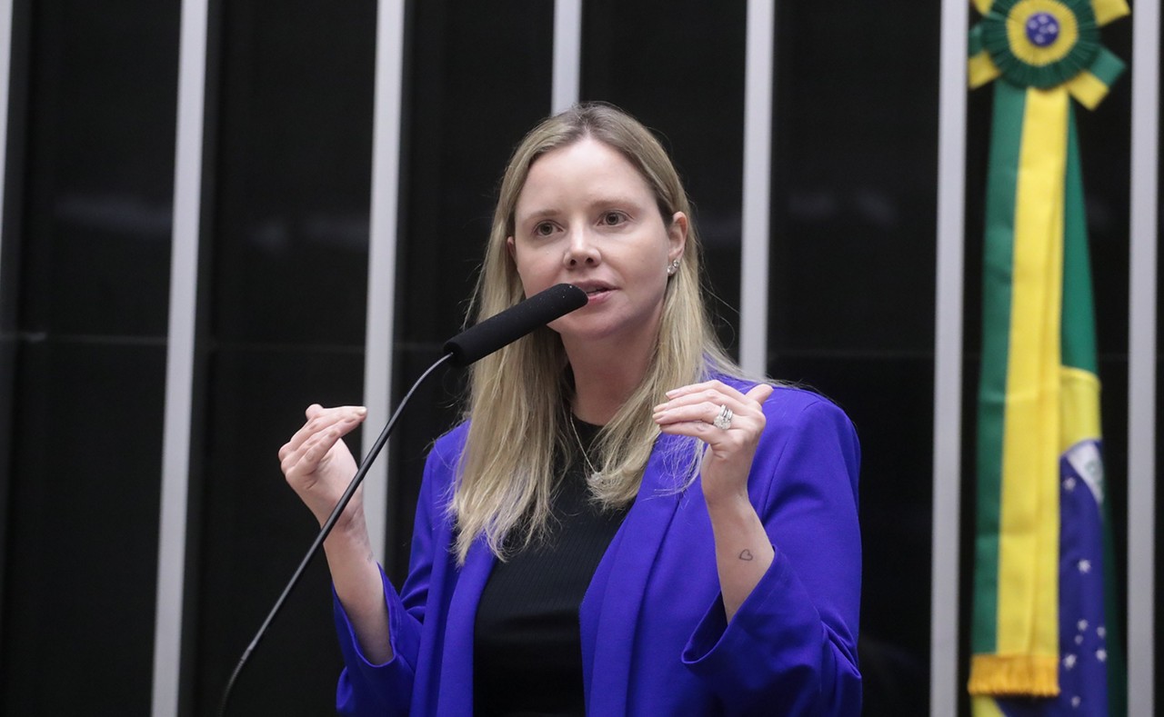 Interesses regionais se sobrepuseram às orientações partidárias, em geral, na votação do projeto que aumenta o número de deputados na Câmara; proposta original foi apresentada pela filha de Eduardo Cunha, deputada Dani Cunha (União Brasil-RJ)