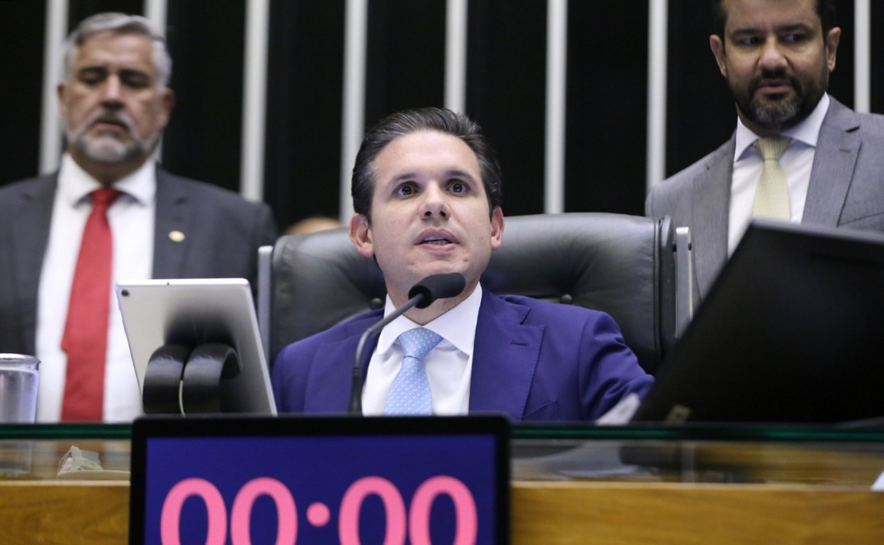 Deputados aprovaram reajuste salarial para servidores do Executivo durante sessão desta quarta-feira (21)