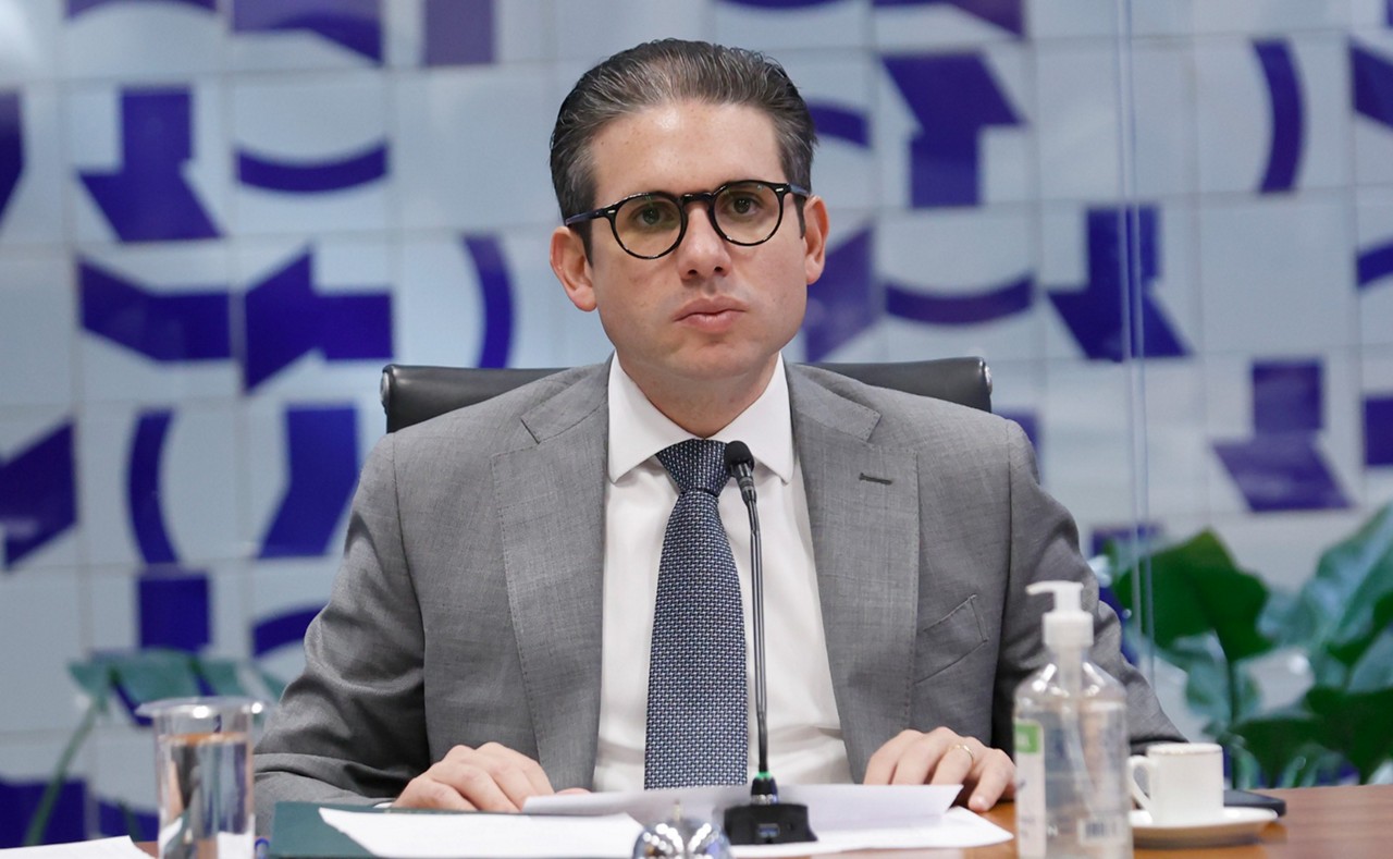 Presidente da Câmara, Hugo Motta, ainda avalia qual será a reação institucional ao tarifaço de Donald Trump
