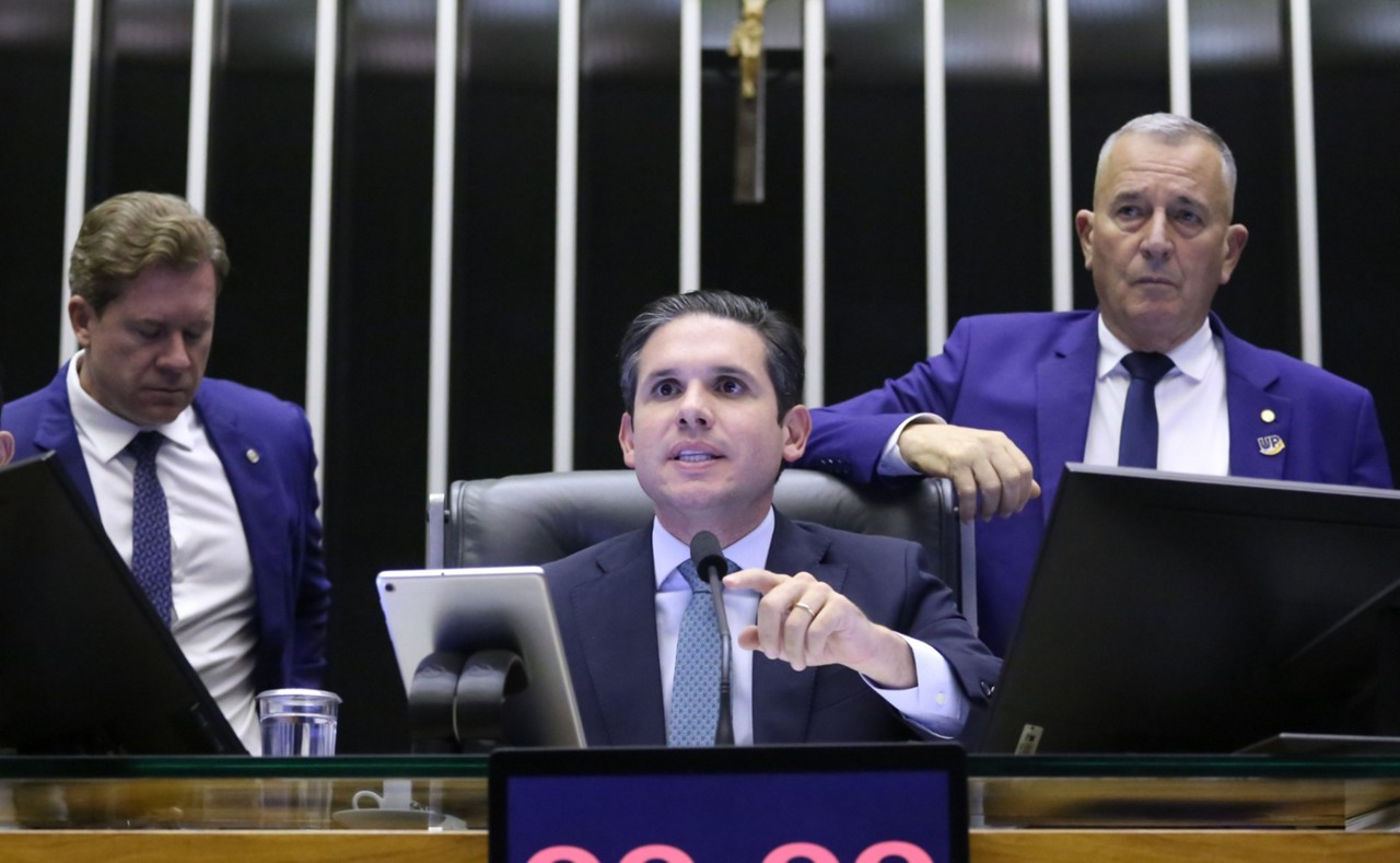 Presidente da Câmara, Hugo Motta (Republicanos-PB), pautou projeto de lei para votação na sessão desta terça-feira (19/8) do plenário