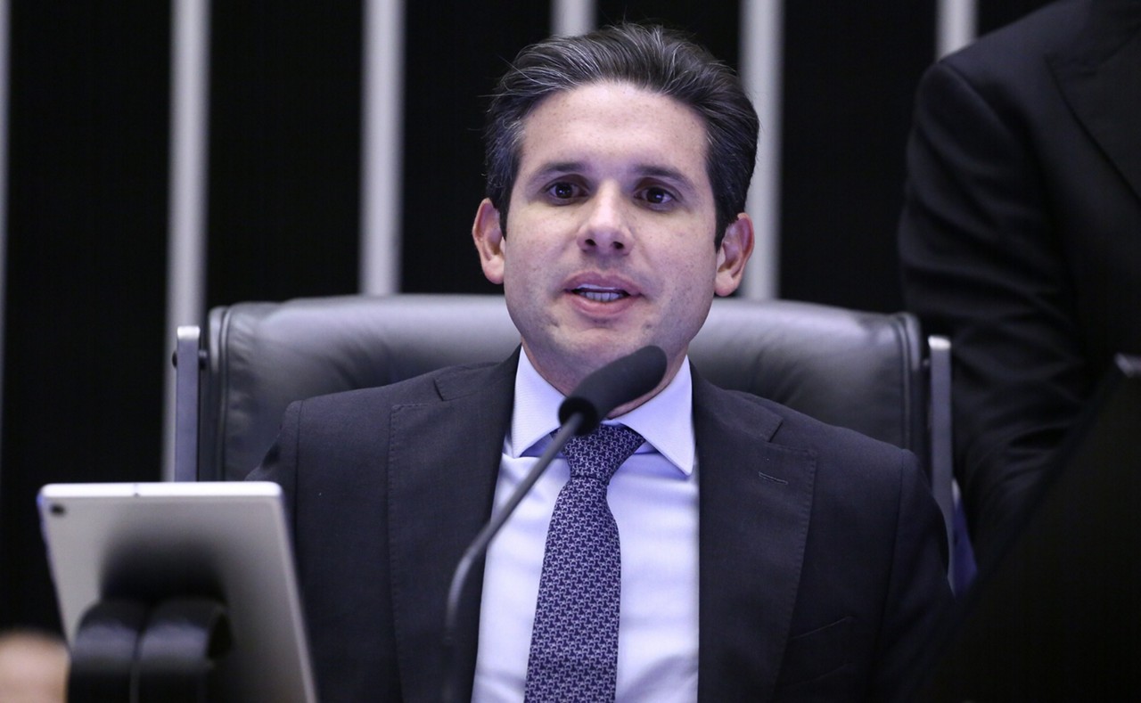O presidente da Câmara, Hugo Motta (Republicanos-PB), culpou o governo pela derrubada das indicações para a CPMI do INSS
